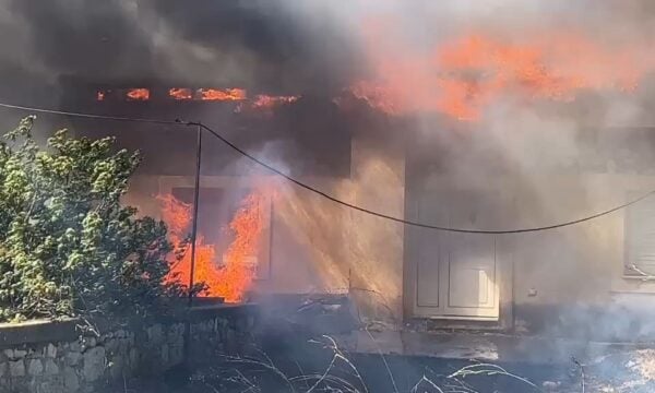 Κάηκε σπίτια στη Ξηρονομή Βοιωτίας
