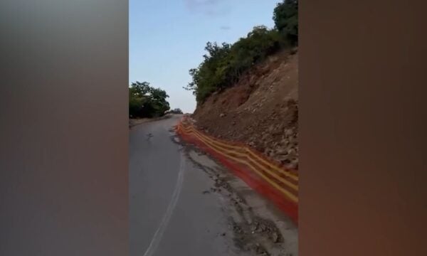 Καταγγελία: Επικίνδυνος ο δρόμος προς την Καρυά Καμένων Βούρλων