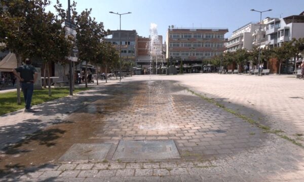 Κορυφώνεται το κύμα καύσων- Πως αντιμετωπίζουν οι Λαμιώτες τη ζέστη