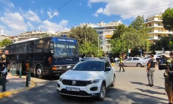 Marfin: Έφτασαν στην Ευελπίδων οι δύο συλληφθέντες