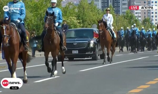 Με πομπή ιππικού φτάνει ο Τραμπ για τη συνάντηση με τον Ερντογάν