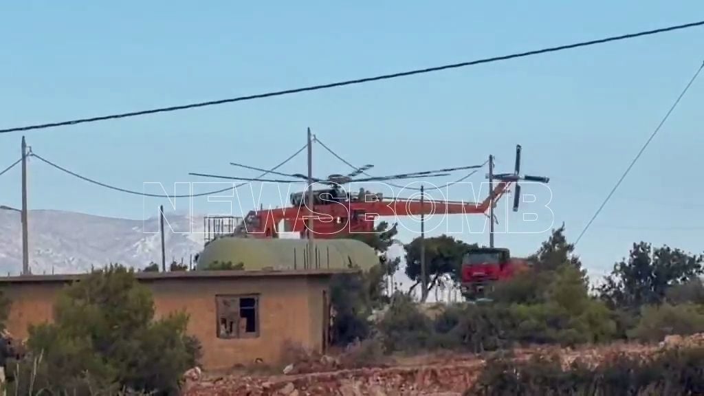 Μεγάλη φωτιά στην Οινόη: Ελικόπτερο ανεφοδιάζεται με νερό για ρίψεις νερού 1 Μεγάλη φωτιά στην Οινόη: Ελικόπτερο ανεφοδιάζεται με νερό για ρίψεις νερού