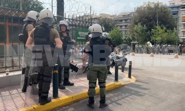 Μεταγωγή συλληφθέντων για τον εμπρησμό της Marfin