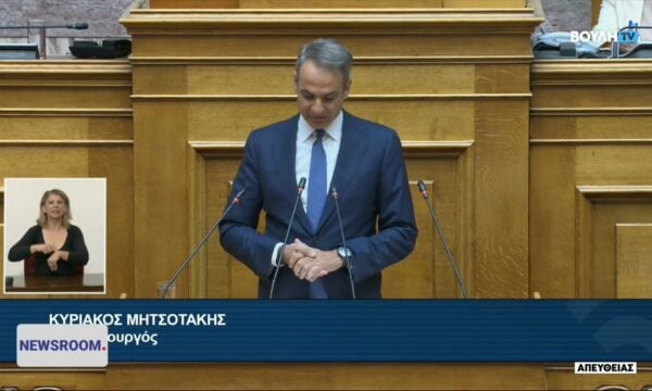 Μητσοτάκης από τη Βουλή: «Η Δημοκρατία απαντά στη βία οδηγώντας τους τρομοκράτες στη Δικαιοσύνη»