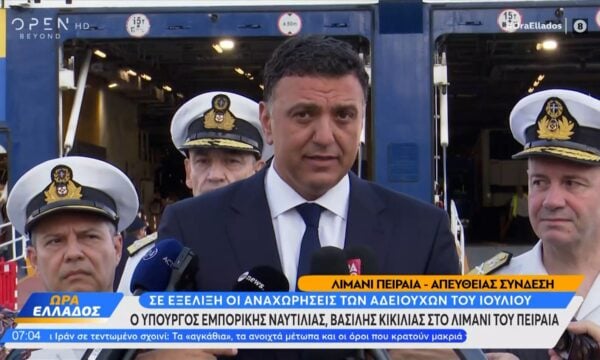Ο υπουργός Εμπορικής Ναυτιλίας, Βασίλης Κικίλιας στο λιμάνι του Πειραιά