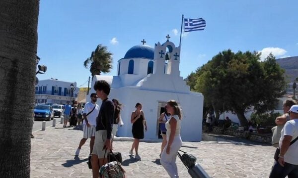 Πάρος: Κορύφωση της σεζόν με την κινητικότητα στο λιμάνι να φθάνει στο ζενίθ