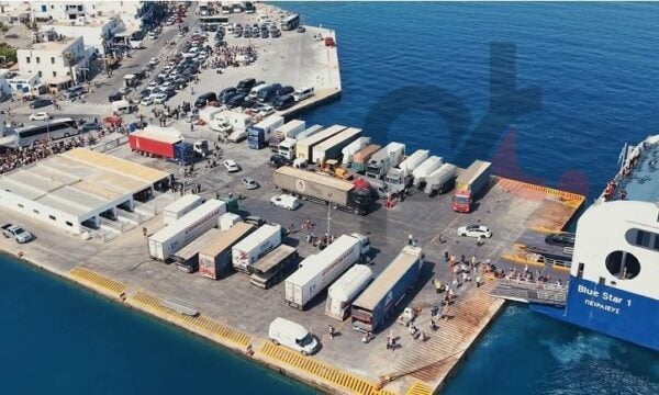 Πάρος: Λιμάνι και Αεροδρόμιο στο «φουλ»  – Κατά χιλιάδες ο κόσμος