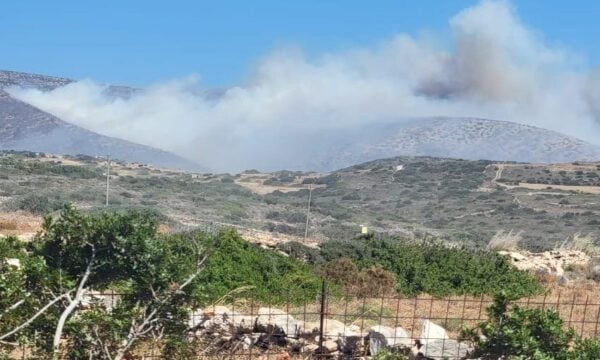 Πάρος: Σε εξέλιξη μεγάλη φωτιά στην Τρυπητή – Απροσπέλαστη η νότια Πάρος