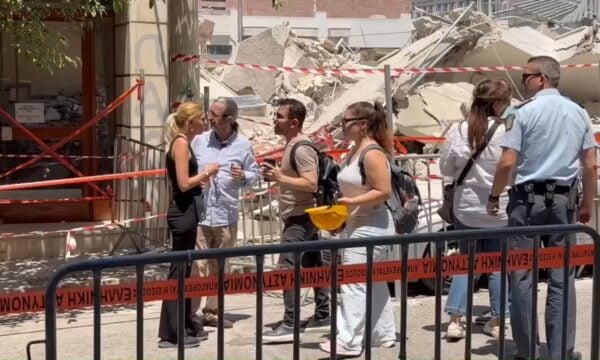 Πετράλωνα: Κλιμάκιο πολεοδομίας στο σημείο