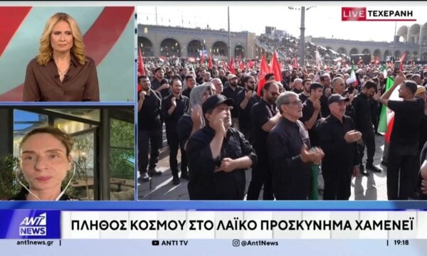 Πλήθος κόσμου αναμένει να προσκυνήσει τη σορό του Αλί Χαμενεΐ