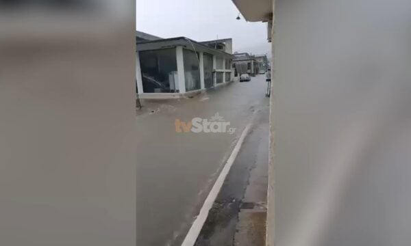 Ποτάμι το νερό στην Ελάτεια
