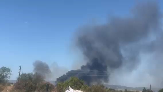 Πυκνός καπνός από τη φωτιά στο Λαγκαδά Θεσσαλονίκης – Ήχησε το 112