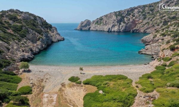 Πυργούσικη Αυλωνιά – Ο “κρυμμένος” κόλπος στη νότια Χίο με τα γαλαζοπράσινα νερά