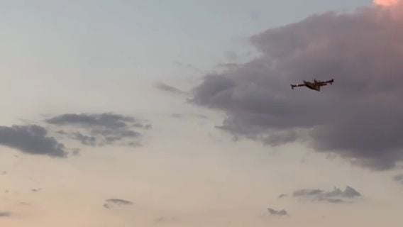 Πυροσβεστικό αεροσκάφος στη μάχη κατά της φωτιά στο Ωραιόκαστρο Θεσσαλονίκης