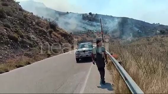 Ρέθυμνο: Μεγάλη κινητοποίηση για τη φωτιά – Επιχειρούν 54 πυροσβέστες και 4 ελικόπτερα