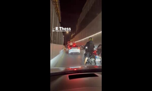 Σοβαρό τροχαίο στον Περιφερειακό Θεσσαλονίκης – Απεγκλωβίστηκε ένας τραυματίας