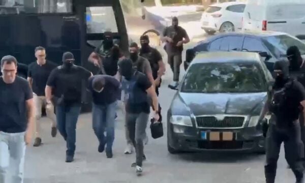 Στα δικαστήρια ο 24χρονος για την εμπρηστική επίθεση στη Θεσσαλονίκη