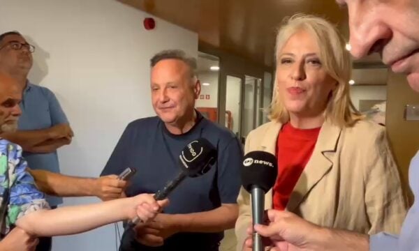 Στο δημαρχείο Θεσσαλονίκης η πρόεδρος της ΚΟ του ΣΥΡΙΖΑ Ρένα Δούρου