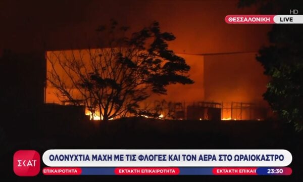 Θεσσαλονίκη: Καίγεται εργοστάσιο στην Ανθούπολη