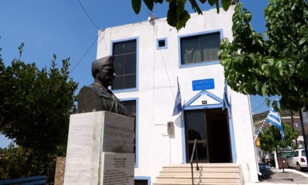 Το νερό νεράκι και στα Χώστια για δέυτερο καλοκαίρι. Επισκευή της βλάβης με την ελπίδα να είναι οριστική.