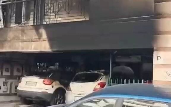 Το σημείο της δολοφονικής επίθεσης με γκαζάκια στην οδό Γραβιάς στη Θεσσαλονίκη