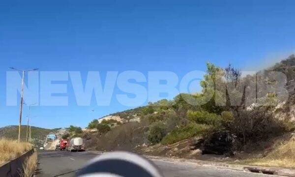 Βίντεο από το Ποικίλο Όρος – 7 Canadair πραγματοποιούν ρίψεις το ένα μετά το άλλο