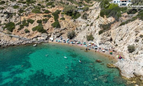Βρουλίδια – Η νοτιότερη παραλία της Χίου με τα τυρκουάζ νερά και τα κατάλευκα βράχια