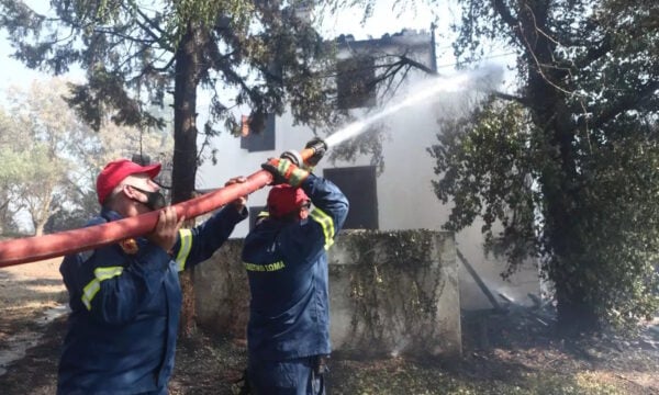 Φωτιά στην Καβάλα: Στην Ελευθερούπολη κοντά στην Εγνατία Οδό