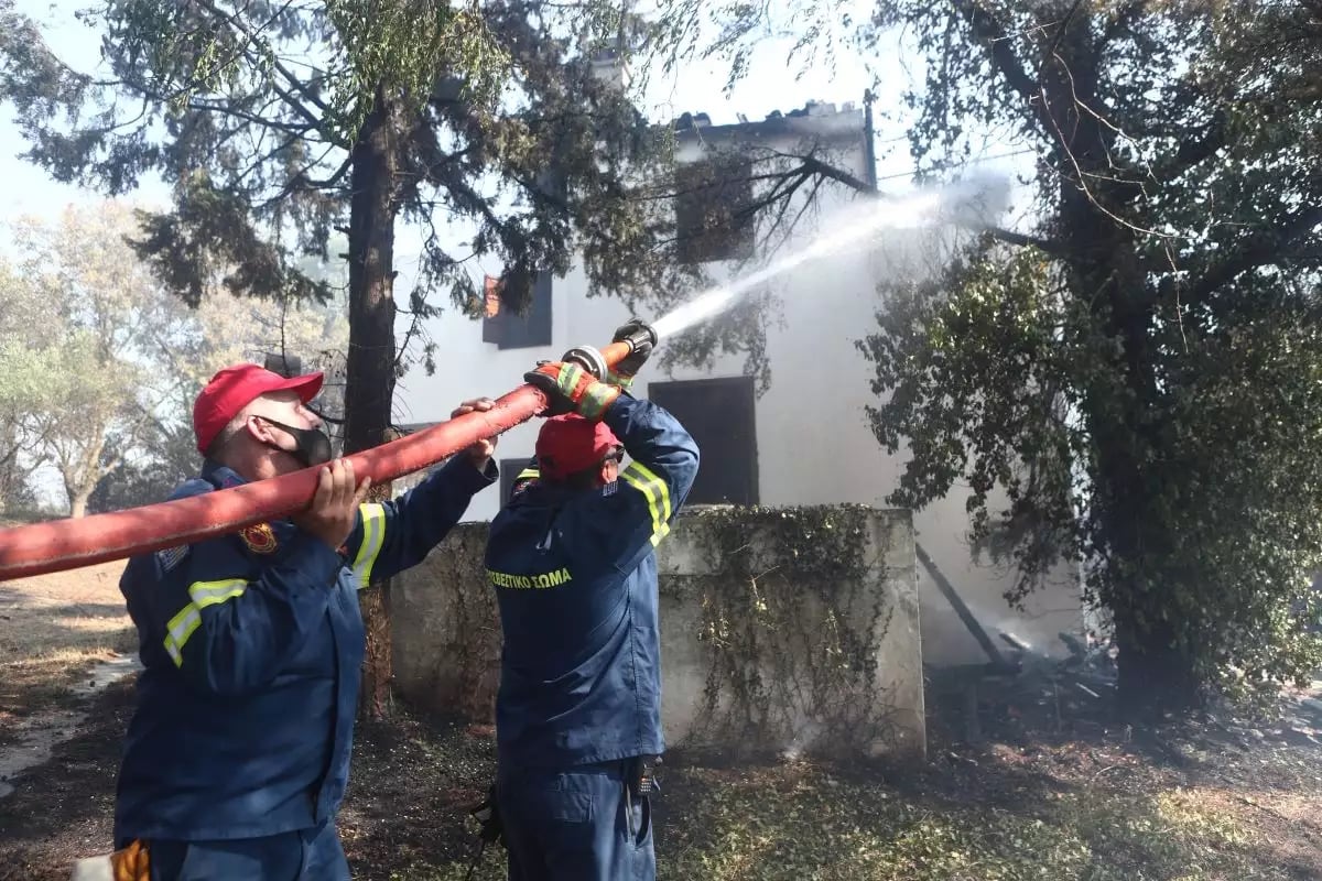 Φωτιά στην Καβάλα: Στην Ελευθερούπολη κοντά στην Εγνατία Οδό