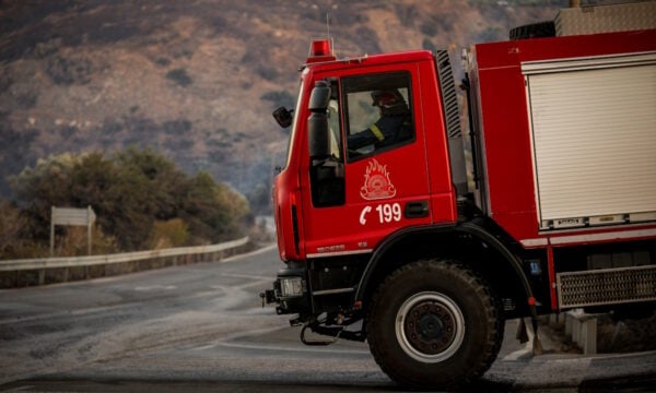 Συνελήφθησαν δήμαρχος και αντιδήμαρχος στην Πάρο για τη μεγάλη φωτιά – 8 συλλήψεις για πυρκαγιές