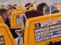 Ryanair: Νέο βίντεο από την πτήση τρόμου – «Το κεφάλι του άνδρα ήταν έξω από το σπασμένο παράθυρο» λέει επιβάτιδα
