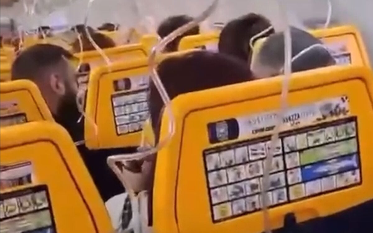 Ryanair: Νέο βίντεο από την πτήση τρόμου – «Το κεφάλι του άνδρα ήταν έξω από το σπασμένο παράθυρο» λέει επιβάτιδα