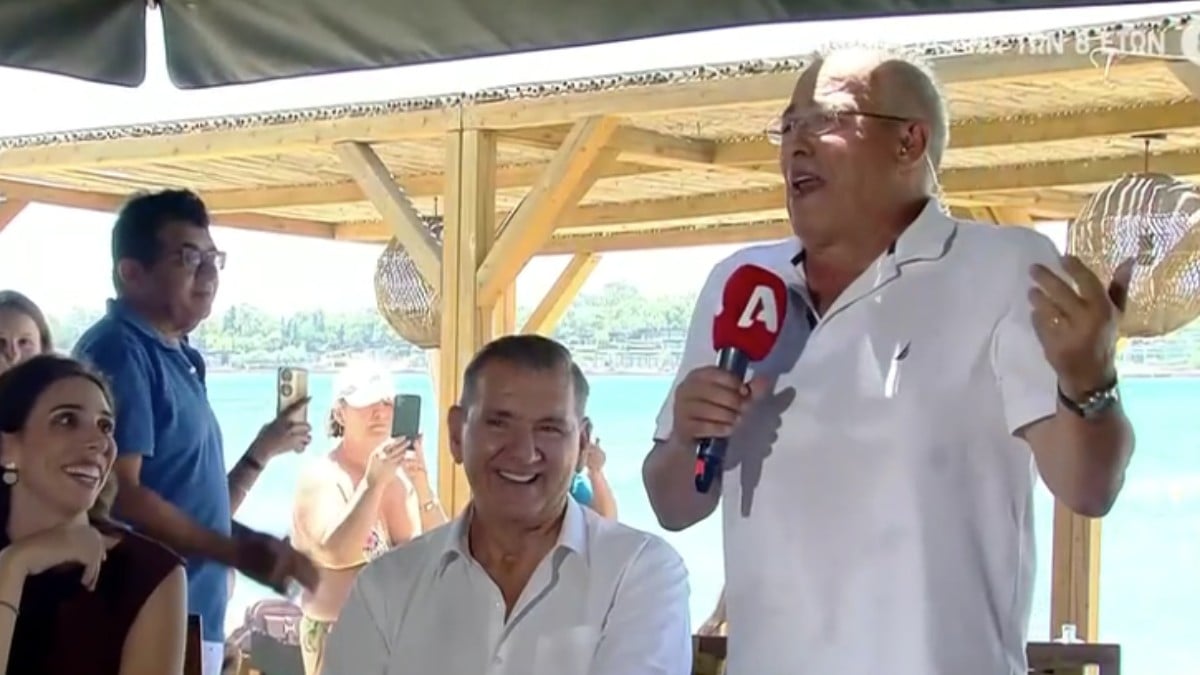 Νίκος Μάνεσης: Φινάλε στο Σαββατοκύριακο με τον Μάνεση – Ο χορός πλάι στην παραλία της Γλυφάδας (Βίντεο)