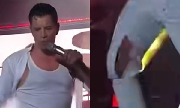 Σάκης Ρουβάς: Σκίστηκε ξανά το παντελόνι του στη σκηνή, η αντίδρασή του (Βίντεο)