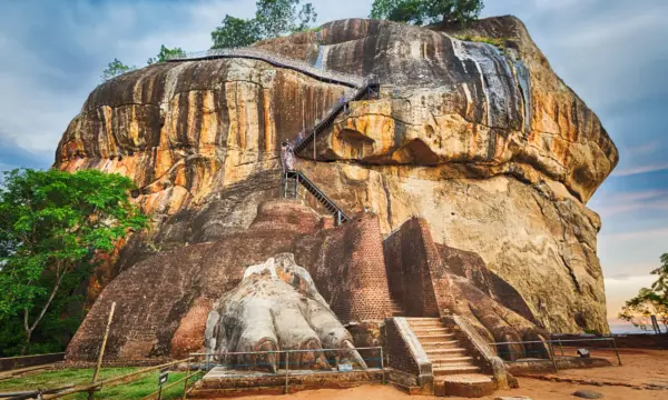 Sigiriya: Η αρχαία πόλη που χτίστηκε από πρωτόγονους ή από έναν «θεό-ερπετό»;