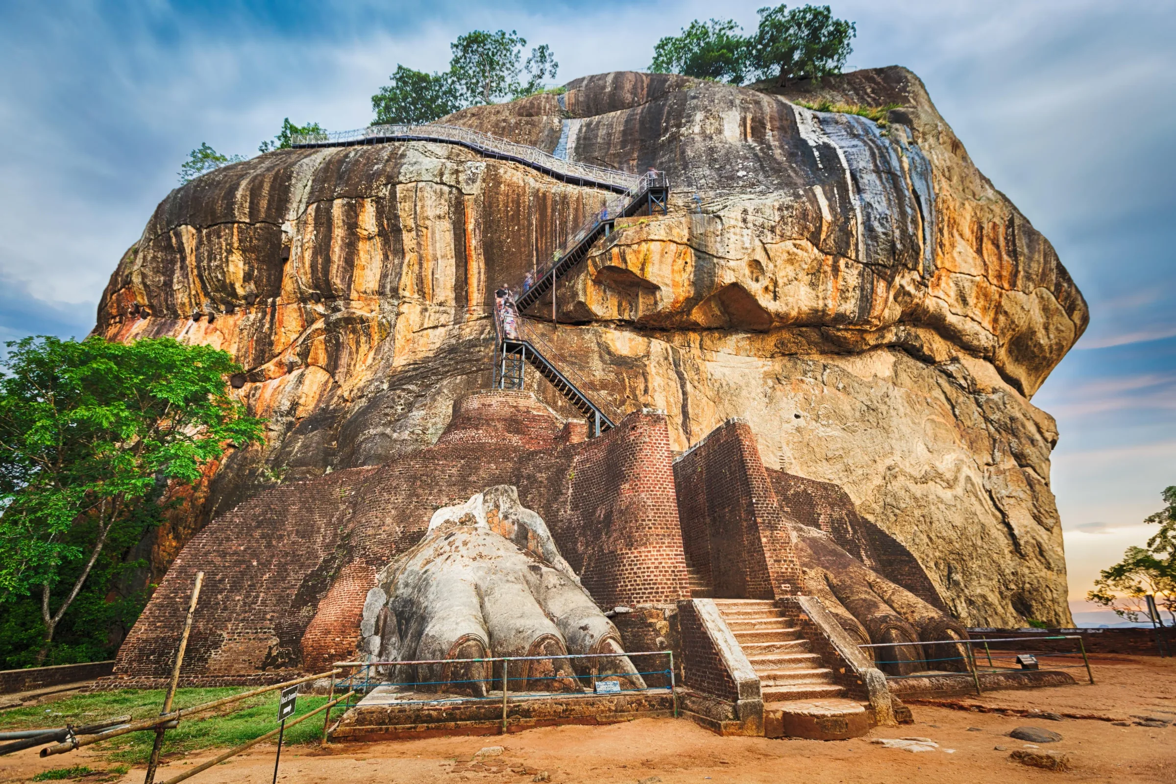 Sigiriya: Η αρχαία πόλη που χτίστηκε από πρωτόγονους ή από έναν «θεό-ερπετό»;