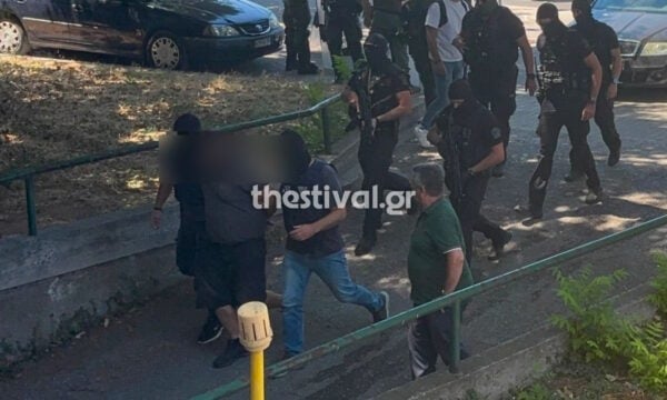 Θεσσαλονίκη: Στον ανακριτή οι 3 συλληφθέντες για εμπρηστική επίθεση στο σπίτι της Αφροδίτης Νέστορα