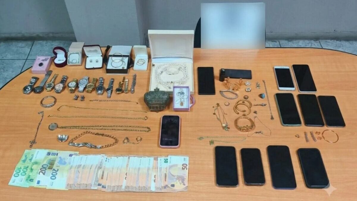 Συμμορία που είχε ρημάξει κοσμηματοπωλεία στην Αττική «ξηλώθηκε» – Ο τρόπος δράσης και η λεία των 370.000 ευρώ 1 Συμμορία που είχε ρημάξει κοσμηματοπωλεία στην Αττική «ξηλώθηκε» – Ο τρόπος δράσης και η λεία των 370.000 ευρώ