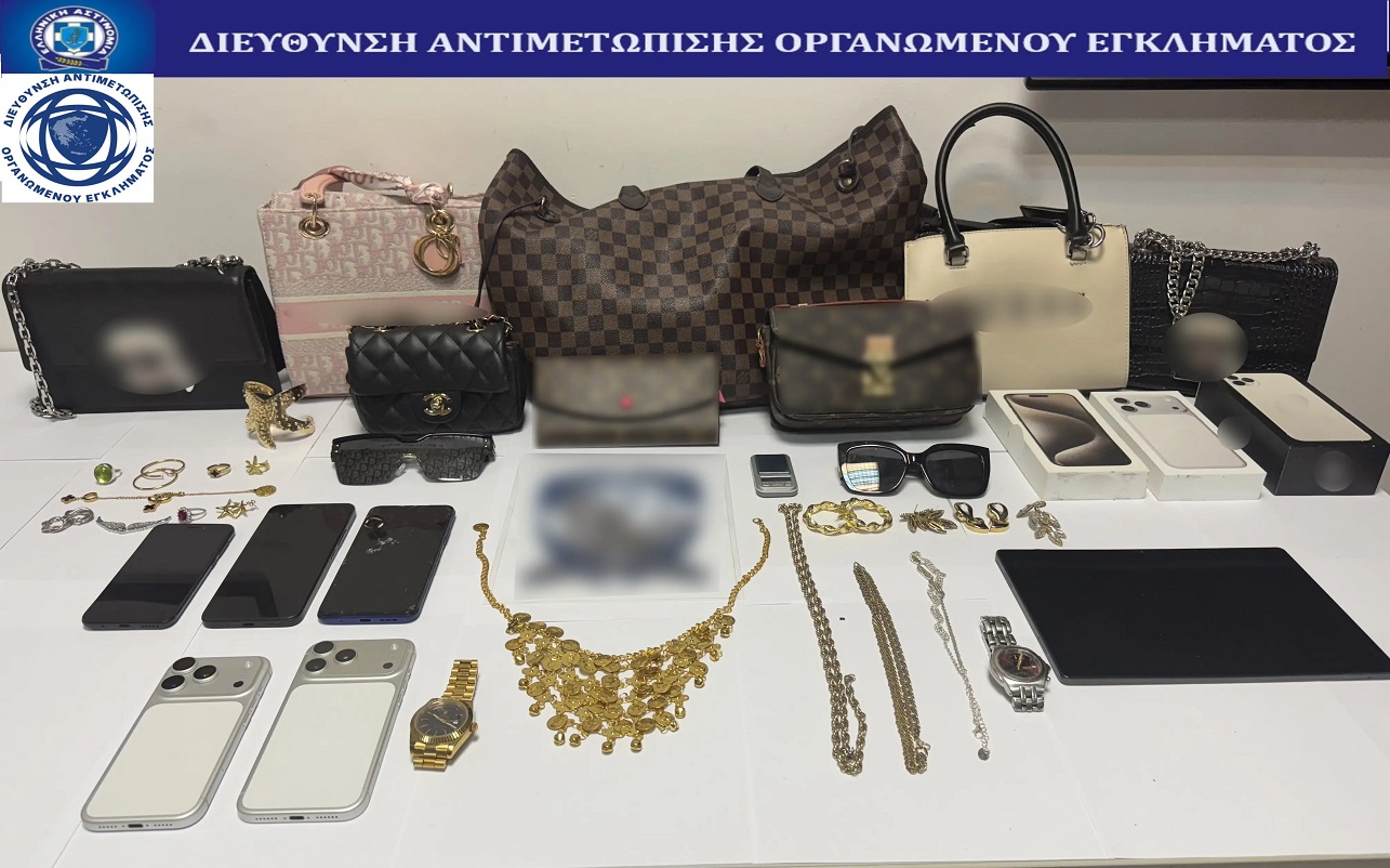 Συμμορία που παρίστανε τους εφοριακούς και ρήμαζε σπίτια με λεία άνω των 440.000 ευρώ – Βίντεο ντοκουμέντο 11 Συμμορία που παρίστανε τους εφοριακούς και ρήμαζε σπίτια με λεία άνω των 440.000 ευρώ – Βίντεο ντοκουμέντο