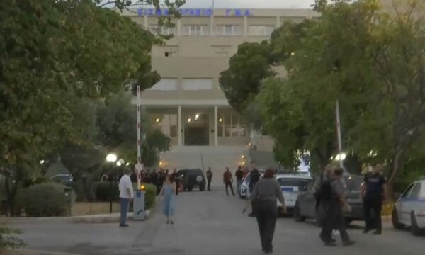 Γεωργιάδης από το Σισμανόγλειο: Εντοπίστηκε στο σπίτι του ο ασθενής που έβαλε φωτιά σε στρώμα – «Υποστήριξε ότι είδε ένα περίεργο όνειρο»