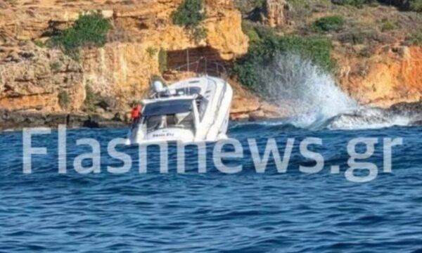 Χανιά: Σκάφος με τουρίστες έπεσε σε βράχια και βυθίστηκε