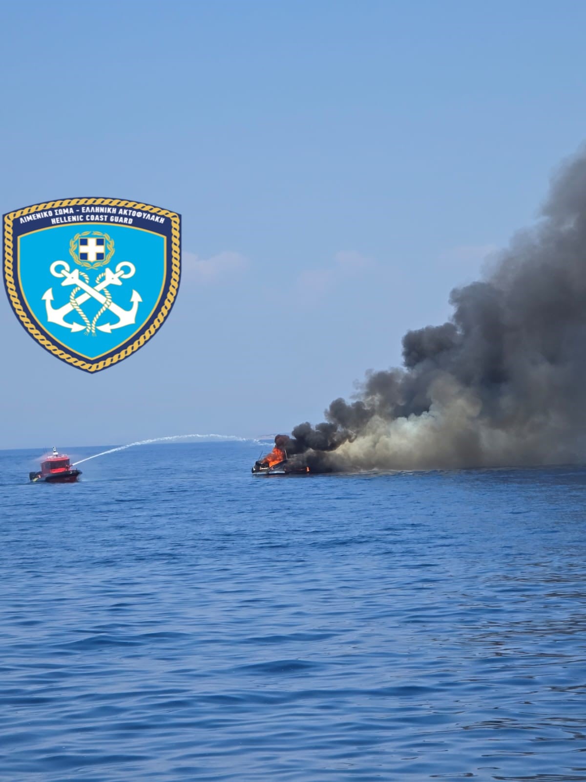 Βουλιαγμένη: Συγκλονιστικές εικόνες από την κατάσβεση της φωτιάς – Σώοι οι επιβάτες, βυθίστηκε το σκάφος 13 Φωτιά σε σκάφος στη Βουλιαγμένη / Λιμενικό Σώμα