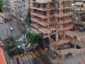 Πειραιά: Η στιγμή που η σκαλωσιά καταρρέει εξαιτίας των ισχυρών ανέμων και της ξαφνικής μπόρας