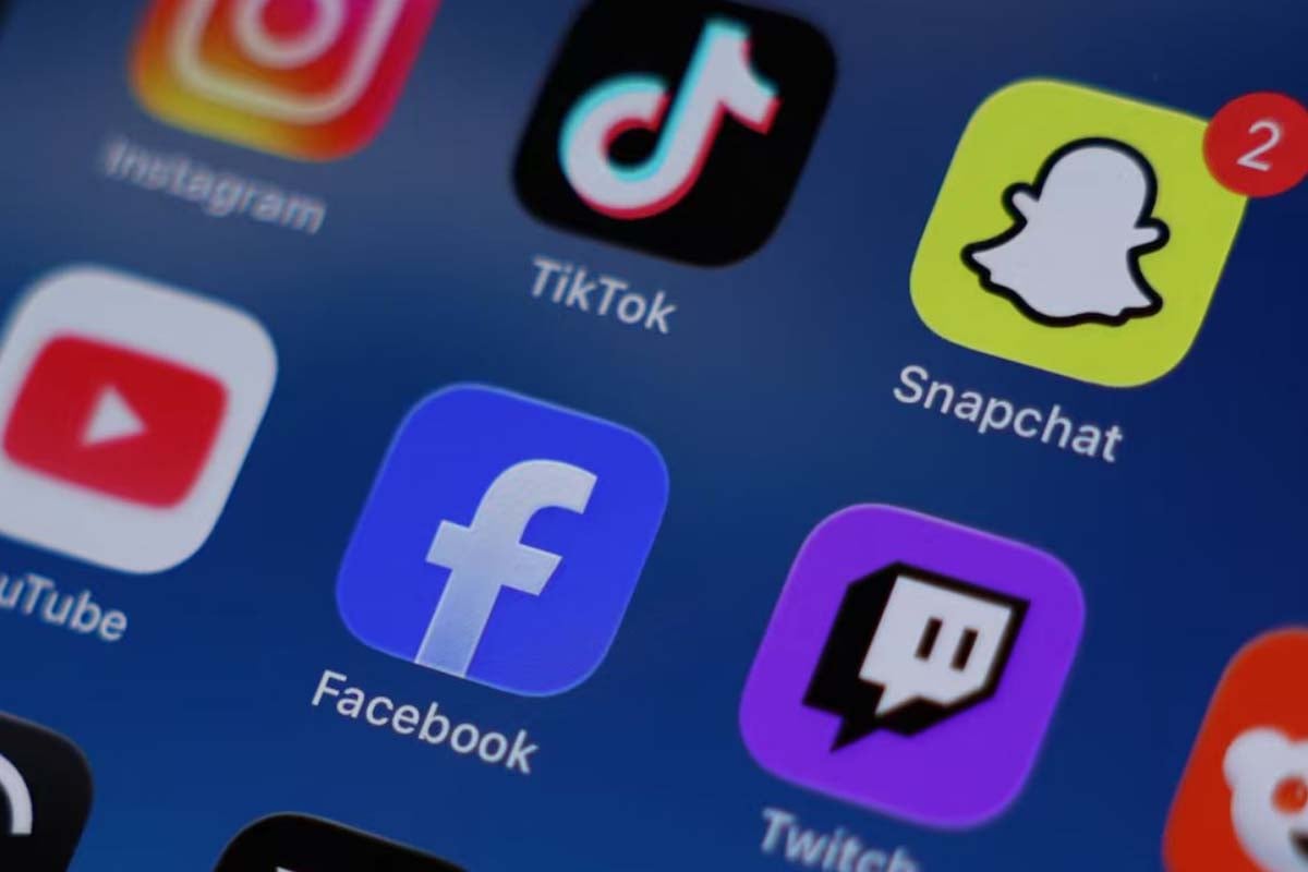Γαλλία: Μπλόκο στα social media για παιδιά κάτω των 15 ετών
