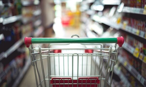 Προϊόντα που θα πωλούνται φθηνότερα από τον Σεπτέμβριο – Τι θα περιλαμβάνει η «εθνική συμφωνία» κατά της ακρίβειας