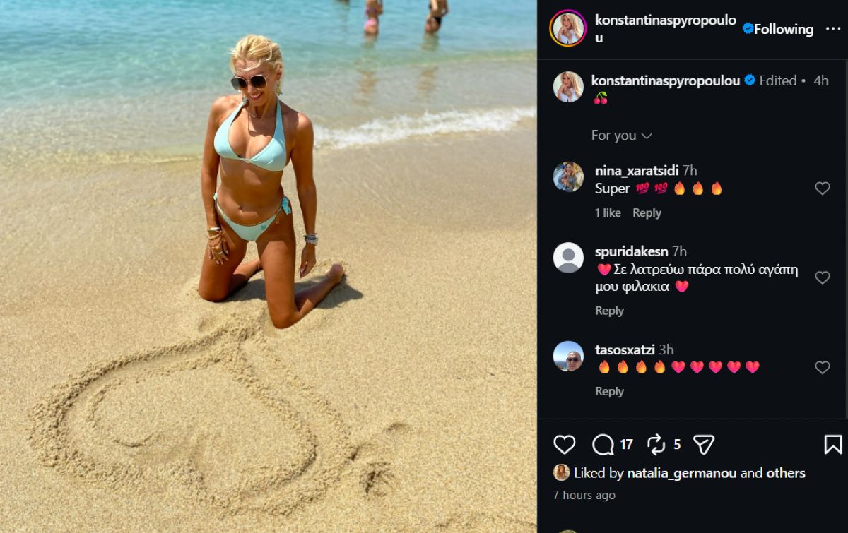 Κωνσταντίνα Σπυροπούλου: Φωτογραφία με γαλάζιο μπικίνι και καμπύλες στην άμμο 7 Σπυροπούλου