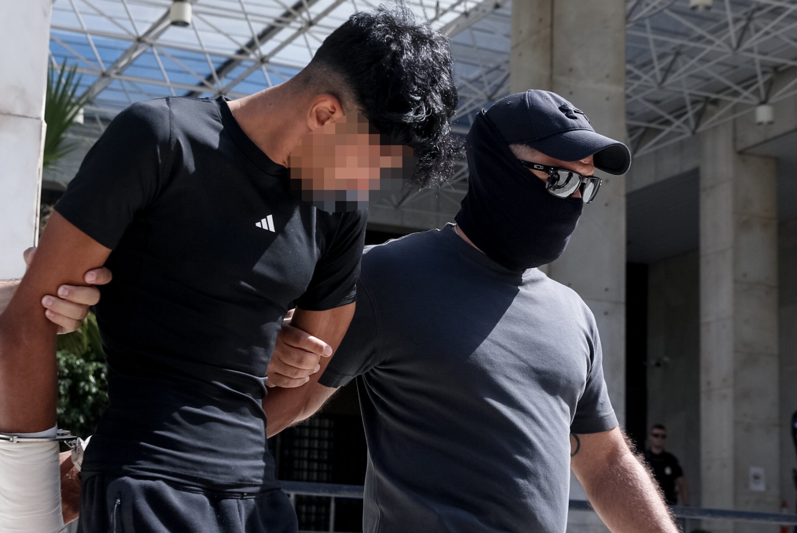 Δολοφονία Σταύρου Γεωργίου: Στην Ευελπίδων ο 28χρονος Αιγύπτιος – Με σκυμμένο το κεφάλι έφτασε στον ανακριτή
