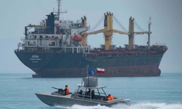 Κλιμάκωση στον Περσικό Κόλπο: Φρουροί της Επανάστασης ανακοίνωσαν πλήγμα σε δύο δεξαμενόπλοια στα Στενά του Ορμούζ