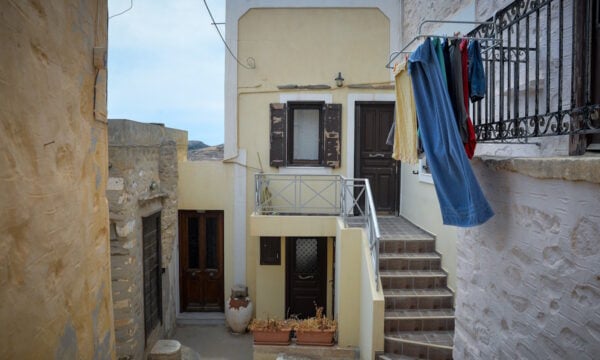 Σύρος: Βίντεο έξω από το σπίτι της δολοφονίας της 42χρονης διασώστριας του ΕΚΑΒ στο μικροσκόπιο των αρχών