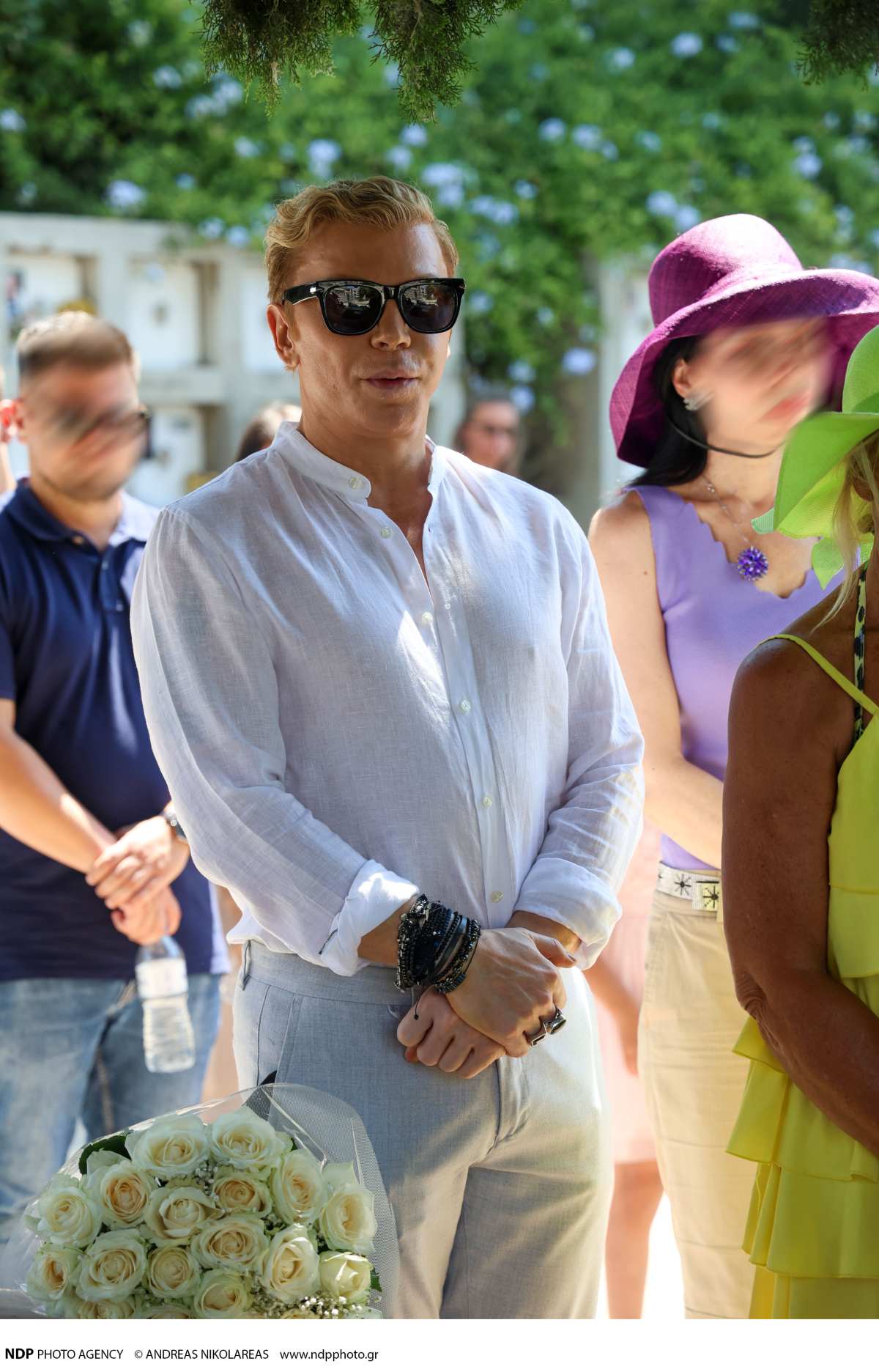 Μνημόσυνο Αλίκης Βουγιουκλάκη: Ράκος ο αδερφός της, Αντώνης – Οι επώνυμοι που έδωσαν το «παρών» και η ηχηρή απουσία 30 Τάκης Ζαχαράτος